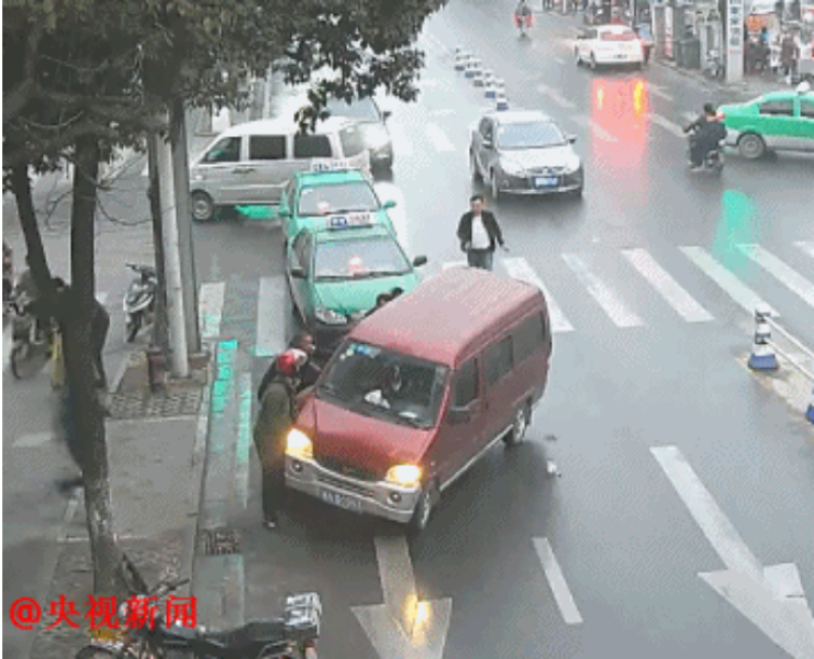 ����Ů���������� ·��̧������48��