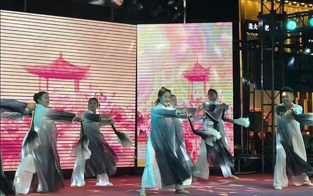 ӭ��ս Ѱͻ�� ���¾֣���ǿ���������ҡ��½���̨�صڶ�ʮһ�ΰ��չ㳡�Ļ��������ҹ�侭�û��ȿ���