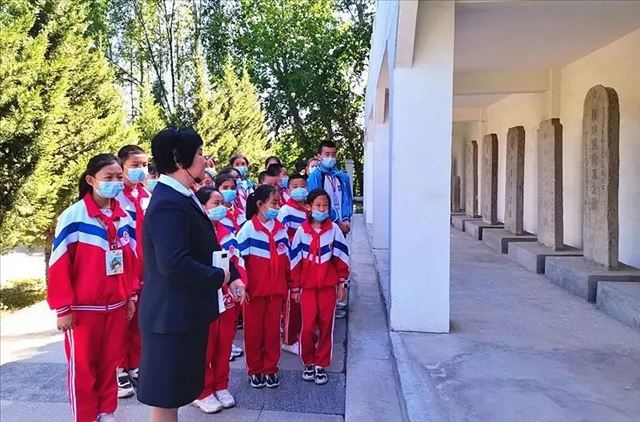 �½����ǣ���ѵ�������������Ա���к�ɫ����