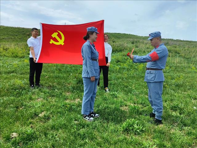 �½���ͨͶ�ʣ����ţ����Ƿֹ�˾��չ��ϲӭ��ʮ�������л����干ͬ����ʶ�����⵳�ջ