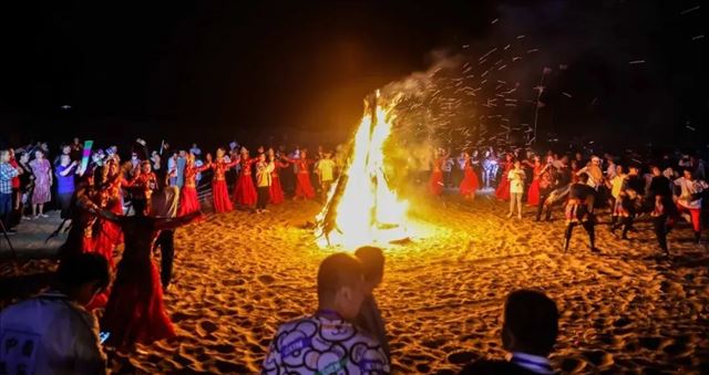 �½����պ���5��19���й������ա� ���ο�ʲ��ɫ��Į һ�ô��������ɳ��