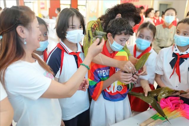 �½����պ����������л��Ļ�•ƷζŨ����硱��ǿ���干ͬ����ʶ