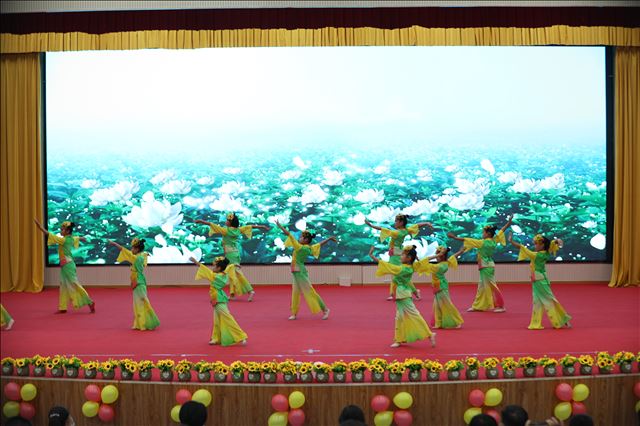 �½����պ��ؽ���ϵͳ���С��̸��׸�����������ʱ��������һ��ϲӭ��ʮ�����ջ���