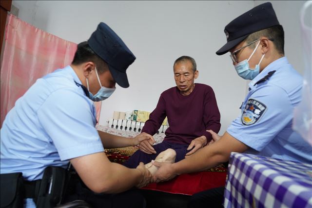 �½����ܣ����ɳ����񾯵ĵ绰�Ҷ��С�