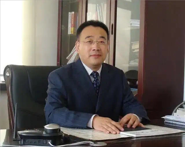 �񽨺�����ʡί�쵼���Ӳ��ֳ�Ա��ר��ѧ�ߴ����տ��й��������ڶ�ʮ��ȫ��������ῪĻʽ����
