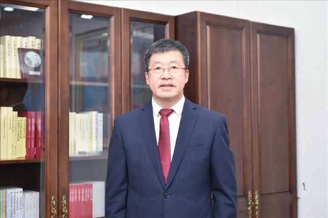 �񽨺�����ʡί�쵼���Ӳ��ֳ�Ա��ר��ѧ�ߴ����տ��й��������ڶ�ʮ��ȫ��������ῪĻʽ����